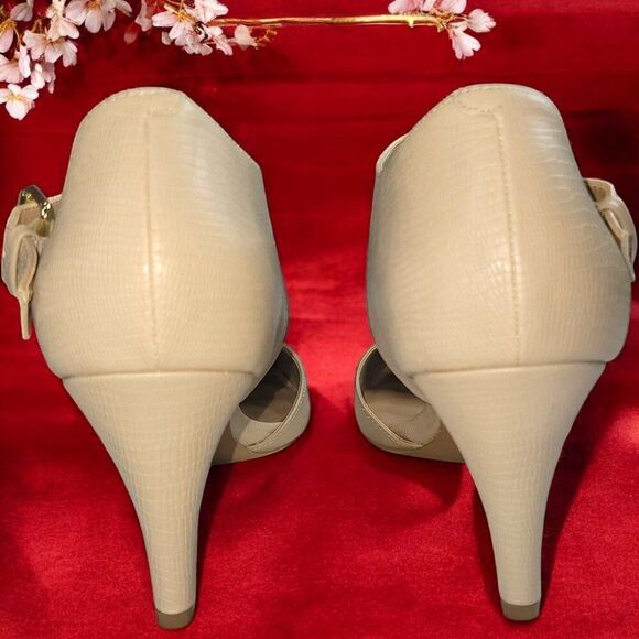 Kelly & Katie Lavina tan abstract strap heels - Picture 6 of 6